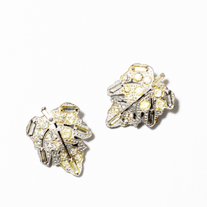 Vintage 　1940′s 　clear rhinestone silvermetal reef motif earrings