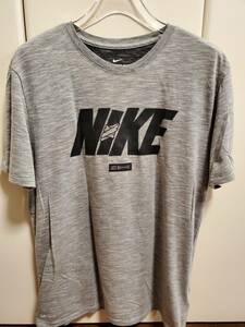 NIKE　Tシャツ