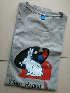 大白兔 WHITE RABBIT　大白兎モチーフTシャツ　XLサイズ　男女兼用らしいです　綿100％　グレー　うさぎ　ウサギ