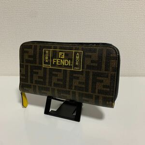 希少　美品　FENDI フェンディ　ローマ　ラウンドファスナー ジッピーウォレット 長財布 ズッカ柄