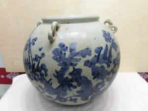 李朝染付、丸形四つ耳付き花瓶（古木＝梅花文）李朝時代、韓国