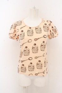 Emily Temple cute / カップケーキ柄Tシャツ 薄ピンク O-23-12-28-067-ET-TO-IG-ZT370