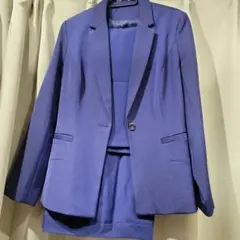 青スーツ