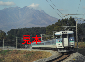鉄道写真、645ネガデータ、135041560008、115系（C11編成）、JR中央本線、小渕沢～長坂、2002.10.31、（4591×3362）