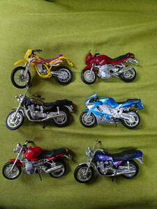 ミニカー　オートバイ６台ダイカスト＆プラスチック　BMW２台　KAWASAKI２台　SUZUKI１台　不明×１台　長さ12~13cm　 高さ7～8ｃｍ 