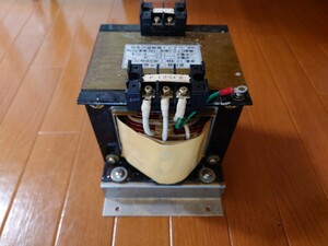 絶縁トランス レイメイ電機 変圧器 NP-102 100V対100V 1:1 1.2KVA 2巻線 複線 変圧器 耐熱H種 180℃ 