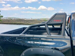ハイラックス　GUN125 TRD スポーツバー　ロールバー　Hilux トヨタ　前期　後期　ブラックラリーエディション　引き取り可能　