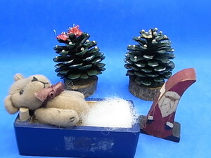 クリスマス飾り　4点セット　木製 サンタクロース　松ぼっくりツリー　テディベア　インテリア　置物　松かさ　送料￥300