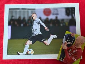 ヴィッセル神戸 8 イニエスタ 直筆サイン入りA4生写真額装品(生写真付き)