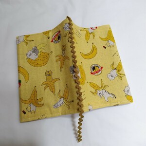 【文庫本サイズ】ブックカバー　No.20　バナナ猫　黄色　ハンドメイド