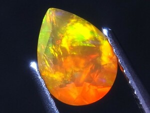 0.54ct e 新品・天然オパール・オーバルカットルース エチオピア・ウェロ地区産