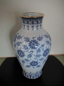 皇室御用達　大倉陶園　日本製　 呉須唐草　36cm花瓶　美品