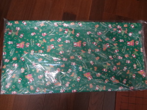 新品。かわいいクリスマス柄の包装紙、３枚セット、全版、大きいサイズ、サンタクロース柄、緑、ラッピングペーパー