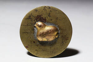 【花】提げ物：金工銅地赤銅象嵌千鳥図鏡蓋根付