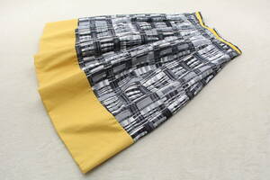4-1410 新品　日本製ウエストゴムフレアスカート Ｍサイズ　定価17,480円