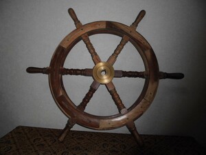 船の木製操縦桿