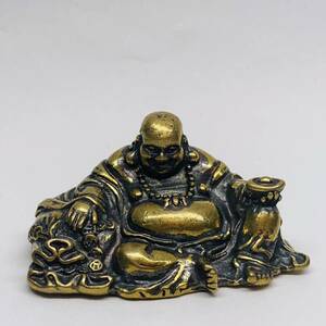 WX026中国文化 ミニ弥勒仏像 古銅 工芸品 収蔵品 禅の意 開運 縁起物 魔除け 風水の置物 外国硬貨 海外記念メダル硬貨 重さ約43.44g