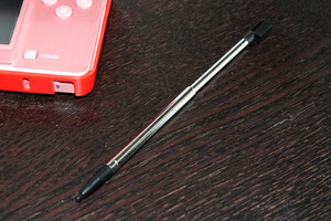 ブラック DSライトにぴったりサイズ 伸縮タッチペン　本体に収納　スタライス　DSLite　送料無料　新品　即決　送料込み