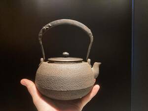 ■龍文堂　小振り　平丸形　鉄瓶■煎茶　急須 湯沸かし 鉄壺 鉄器 金属工芸 茶道具 時代物 古美術