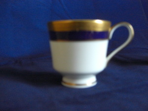 コーヒーカップ　3個　　(ソーサーなし)　ボーンチャイナ　ジャンク品