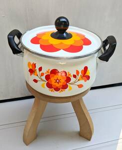 昭和レトロ　マルビシ　ホーロー鍋　花柄　昭和レトロポップ　両手鍋 Japanese Vintage Style pot　retro