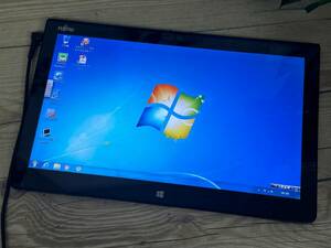 富士通 ARROWS Tab Q704/H [Core i5 4300U 1.9GHz/RAM:4GB/SSD:128GB/13インチ]Windows 7 タブレットPC動作品 ※ジャンク扱い