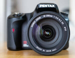 PENTAX K100D 本体 + SIGMA 18-200mm F3.5-6.3 DC レンズのセット