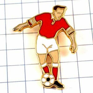 ピンバッジ・サッカー選手ボール赤いユニフォーム赤い靴下◆フランス限定ピンズ◆レアなヴィンテージものピンバッチ
