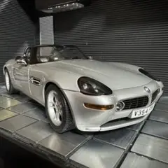 絶版未展示品 オートアート 1/18  BMW Z8 シルバー ボンドカー