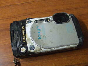 i726 オリンパス OLYMPUS STYLUS TG-870 Tough デジタルカメラ　中古　本体 撮影OK　ジャンク