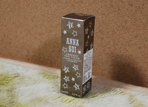 ANNA SUI★アナスイ　クラックネイルカラーの箱