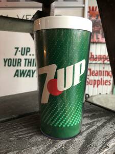 7UP ヴィンテージ プラスチック製 タンブラー カップ Thermo-Saw MADE IN USA アメリカン ガレージ ダイナー カフェ ソーダ グリーン