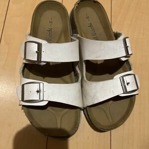 白色サンダルサイズs21cmくらい