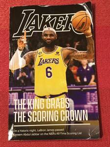 OFFICIAL MAGAZINE OF THE LOS ANGELES LAKERS MAR 2023 - APR 2023 レブロン・ジェームズ　LeBron James キズ有