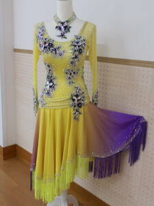 黄色×紫グラデーション　裾フリンジよく動く露出の少ないラテンドレス