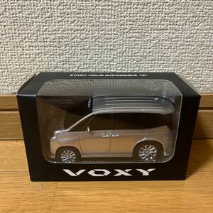 新型 ヴォクシー トヨタ プルバックカー カラーサンプル メタルストリームメタリック 1K0 色見本 非売品