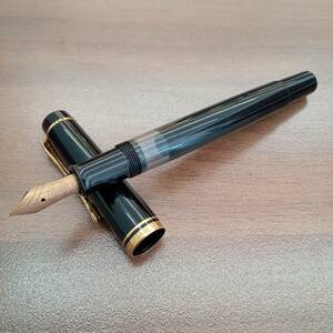 #886【PELIKAN ペリカン 万年筆 W.-GERMANY ドイツ ブラック軸×ゴールドカラー 120-500 HEF 名前入り 中古品 文房具 筆記用具 ペン】