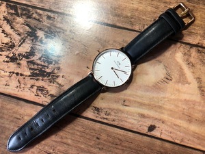 BK076 程度良好 Daniel Wellington ダニエルウェリントン B36R8 ホワイト×ゴールド 純正ベルト クオーツ 腕時計