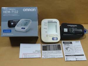 オムロン　上腕式血圧計　HEM-7132　26年製