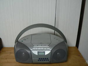 送料最安 1050円～ 音響05-02：ジャンク品　ソニーCDラジカセ SONY CFD-S100 MEGA BASS 2002年製　カセット不良、CDとラジオは正常