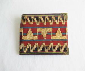 【二つ折り財布】インドネシア スマトラ島 ランプン州の金刺繍タピス古布　アジアン エスニック