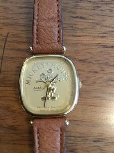 （未使用）古いミッキーマウスの腕時計、Mickey Mouse　Quartz　ゴールド/金色　ALBA　日本製　ディズニー