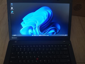 英語キー ThinkPad i5-5200U/SSD256GB/8GB、USB3.0、WIFI/脱着式日本製バッテリー