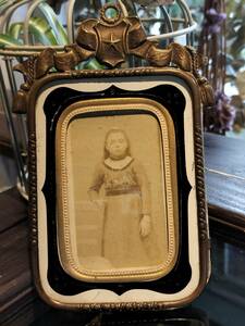フランス アンティーク　フォトフレーム　写真立て　ブロンズ/ガラス　少女写真入り　１８００年代！