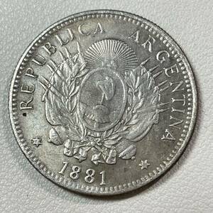 アルゼンチン 硬貨 古銭 連邦共和国 1881年 太陽 花輪 旗 繋ぐ手 リバティ 自由 50セント コイン 重12.17g
