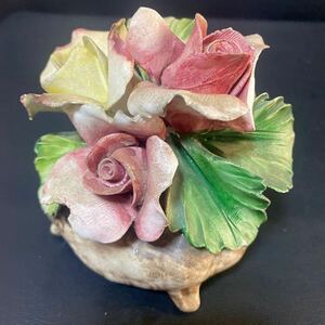 イタリア製　花飾り置物　CAPODIMONTE S.RIOLE 陶器置物　カポティモンテ　オブジェ　インテリア雑貨