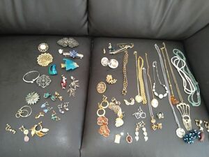 ☆ジャンク品 ネックレス・ブローチ・イヤリング・バレッタ等 アクセサリー いろいろまとめて ☆