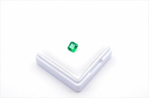 天然エメラルド【ベリル】ルース　約0.414ct　ジュエリー　製品制作　石合わせ　加工材料　緑玉　CP-036S