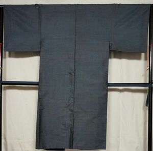 絹100％ 本場大島紬100亀甲絣　男物着物、羽織、長襦袢、お対のきもの　誂え仕立　中古品　