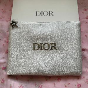 【新品未使用】クリスチャンディオール Dior ディオールスキンフォーエヴァー ポーチ 2024 シルバー 銀 星チャーム ノベルティ 非売品